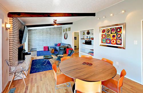 Black Mountain House | Elevation Station