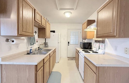 Sayles Blvd. Area House | Eleven South: One - Modern Studio Apartment