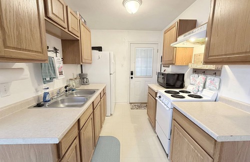 Sayles Blvd. Area House | Eleven South: One - Modern Studio Apartment