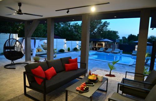 Inija Villa | Elin House