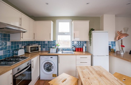 Grangetown Apartment | Ella Fitzgerald - Luxury 2 Bedroom Apt