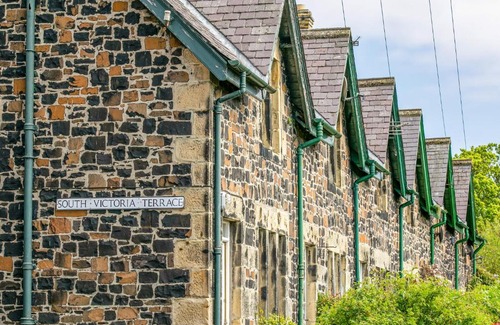 Bamburgh House | Elliot Cottage