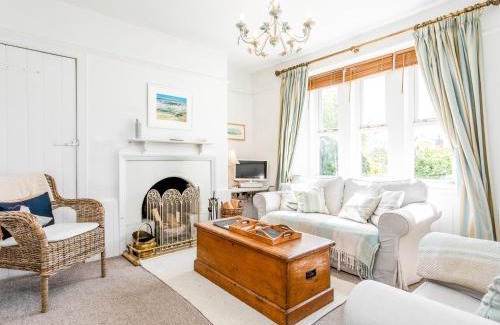 Bamburgh House | Elliot Cottage