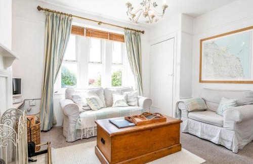 Bamburgh House | Elliot Cottage