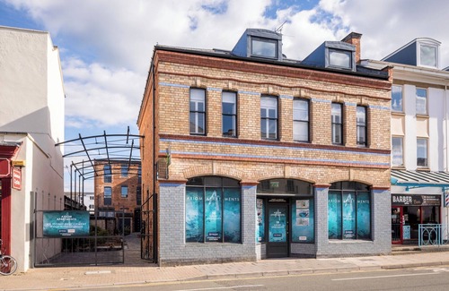 Cheltenham Apartment | Elliot Oliver - Stylish 2 Bedroom Town Centre Apartment