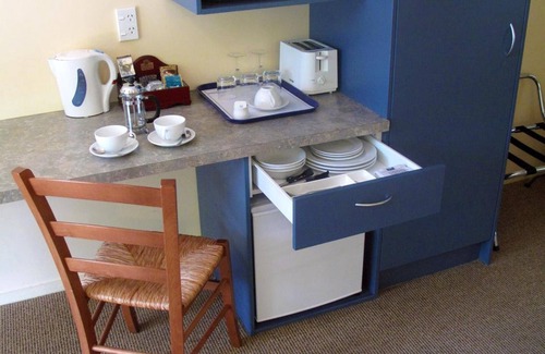 Paraparaumu Hotel | Elliotts Kapiti Coast Motor Lodge