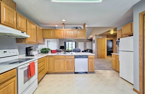 Elwood House | Elwood Townhome w/Patio - 7 Mi to Johnson Lake