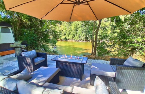 Ruby RV Rental | Elysian Escape: Starlit Riverfront Glamping Suite AC + WiFi + Games