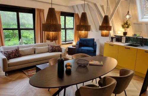 Abdij Apartment | Elysian Yellow Suite