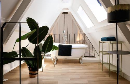 Abdij Apartment | Elysian Yellow Suite