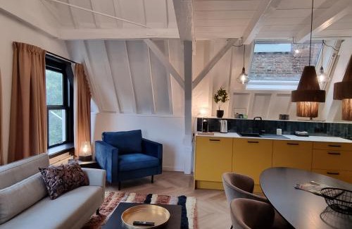 Abdij Apartment | Elysian Yellow Suite