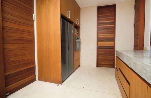 Selong Belanak Hotel | EM Hill Estate