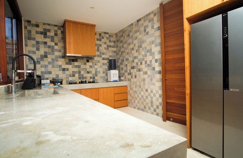 Selong Belanak Hotel | EM Hill Estate