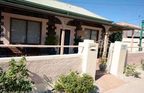 Broken Hill Cottage | Emaroo Oxide Cottage