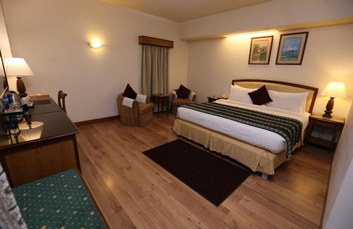 Karachi Hotel | Embassy Inn