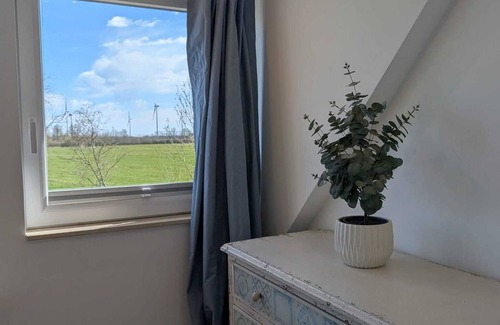 Wolthusen Apartment | Emden - Holiday apartment with canal and field view