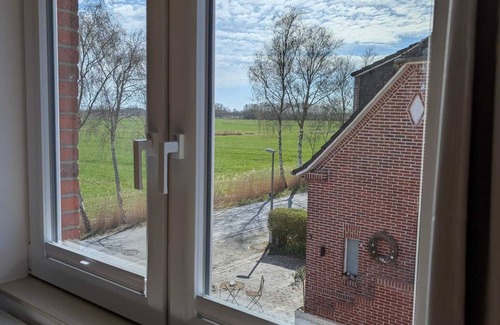 Wolthusen Apartment | Emden - Holiday apartment with canal and field view