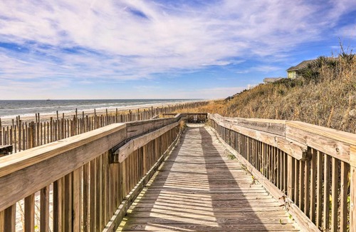 Emerald Isle Apartment | Emerald Isle Condo with Indoor Pool and Beach Access!