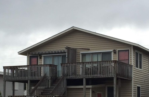 Emerald Isle Cottage | EMERALD ISLE - DISCOUNTED WINTER RATES! 2nd Row, 4 BR, 2BA, SLEEPS 10