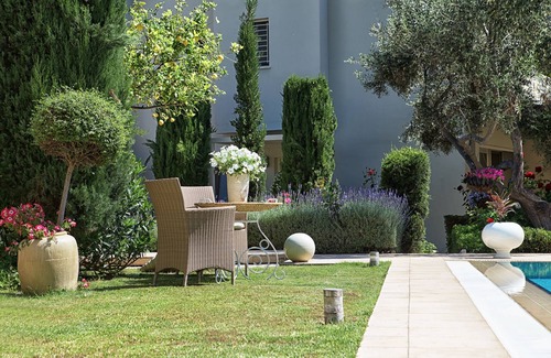Chalcis Villa | Emerald Villa-next to the beach-sharing swimming pool