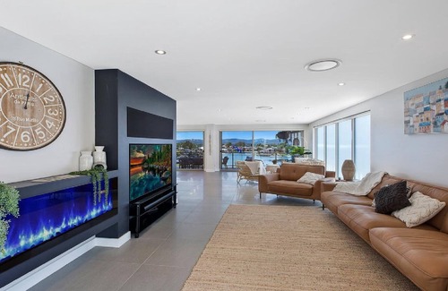 Daleys Point House | EMPIRE - A MAJESTIC HOME ON ABSOLUTE DEEP WATERFRONT