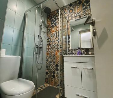 Paranhos House | En-Suite Bedroom and Garage in Porto City Center