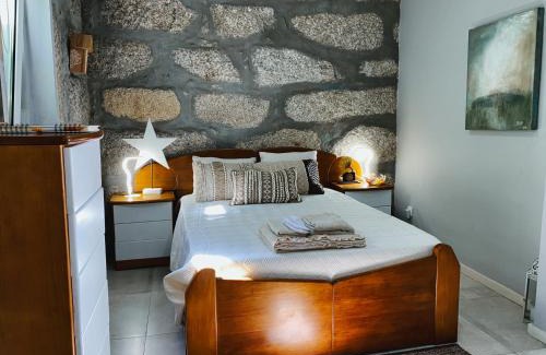 Paranhos House | En-Suite Bedroom and Garage in Porto City Center