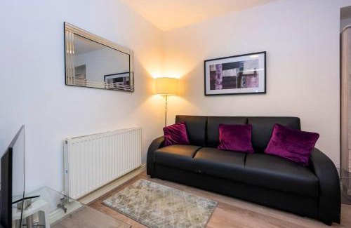 Landore Apartment | En-suite Flat - Kitchen - Quiet Near Shops & Bus