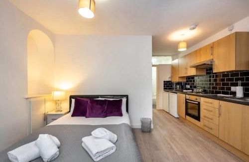 Landore Apartment | En-suite Flat - Kitchen - Quiet Near Shops & Bus