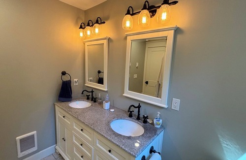 Point Roberts House | En-Suite Guestroom, Separate Entry — Hosts On-Site