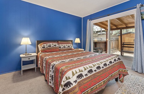Sugarloaf Ski Chalet | Encanto - Classic Mountain Cabin Tastefully Renovated! Game Consoles, Fenced Yard! 2 Bedroom Chalet