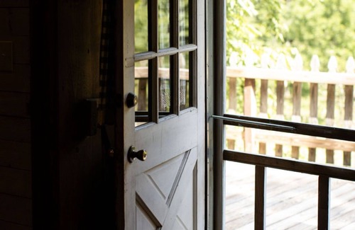 Purlear Cottage | Enchanted Mountain Cottage on quaint farm with creek and opt. breakfast