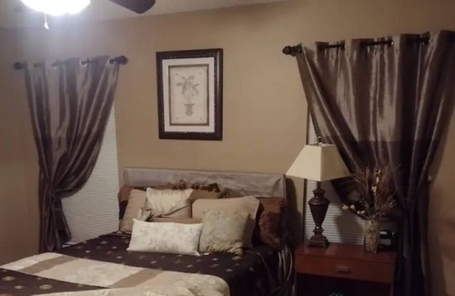 Park Forest - LA North House | Enchanted Stays, w/fireplace great family for entertainment and Relaxing at