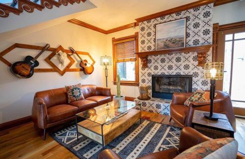 Five Points Apartment | Enchanting Escape