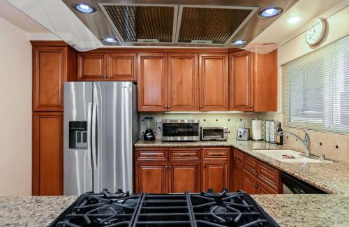 Corona del Mar House | Enchanting Iris - Close to Beach