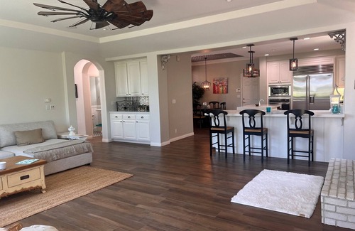 Fallbrook Resort | Enchanting Luxury 1-Level Home, Lagoon Style Infinity Pool & Spa, Private 1 Acre