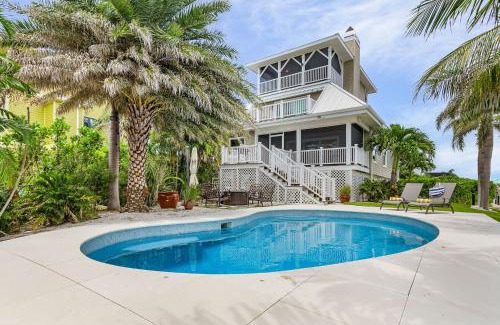 Saint James City House | Enchanting Retreat - Pine Island Paradise - Roelens