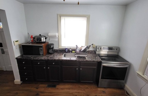 Glen Burnie Bed & Breakfast | Enchanting Whole House 4 Room Property minutes from BWI airport.