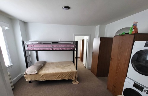 Glen Burnie Bed & Breakfast | Enchanting Whole House 4 Room Property minutes from BWI airport.