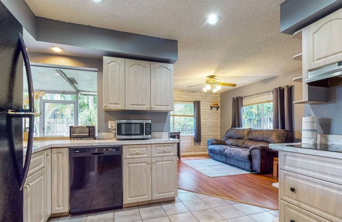 Survey Creek House | Enclosed Yard, Covered Porch, & Foosball - Dogs ok