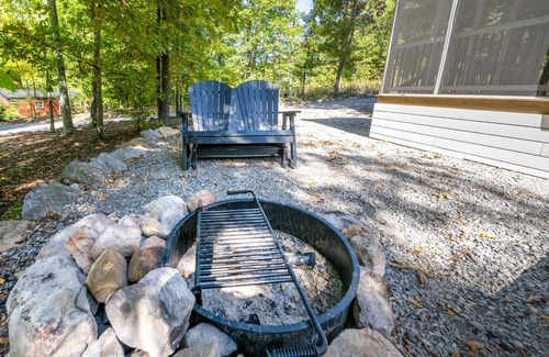 Singers Glen Cottage | Endless Caverns Deluxe Cabin - Pet Friendly! - Family Adventures Await At Endless Caverns Resort