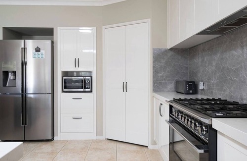 Mornington House | Endless Entertainment on the Coast A Family Oasis