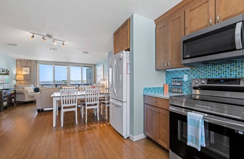 Cedar Key Apartment | Endless Gulf views from this 2 bedroom waterfront townhome
