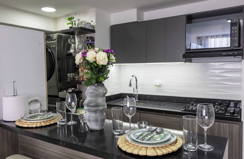 Pereira Condo | Endless Hot Water A/C Long-Term Stay Pool, FREE Breakfast/BBQ By Airport