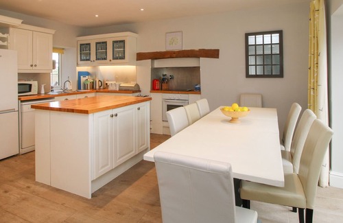 Bishops Castle House | ENGLAND SHELVE FARMHOUSE, pet friendly in Bishop's Castle