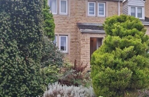 Addingham House | Enjoy a Luxury and Peaceful 4B/2B Home In Addingham