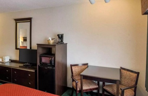Coon Rapids House | Enjoy a Restful Stay with Family! Free Breakfast