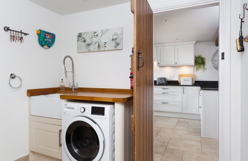 Quenington Cottage | Enjoy a taste of rural life in this beautifully presented Cotswold period home.