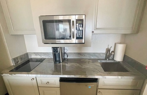 St. Petersburg - Clearwater Apartment | Enjoy million dollar sunsets in newly renovated private studio in private home.