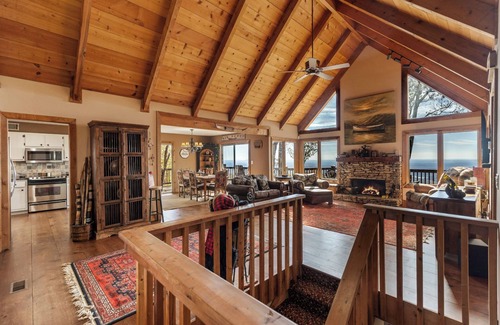 Big Canoe House | Enjoy mountain views, cook out on the Weber grill & relax! - Canoe Believe It